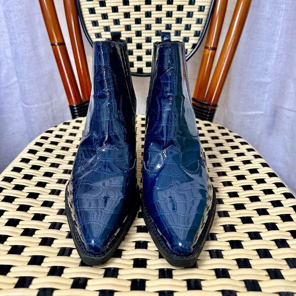 NWOT Sam Edelman Navy Crocodile Pattern Ankle Boots - Picture 2 of 4